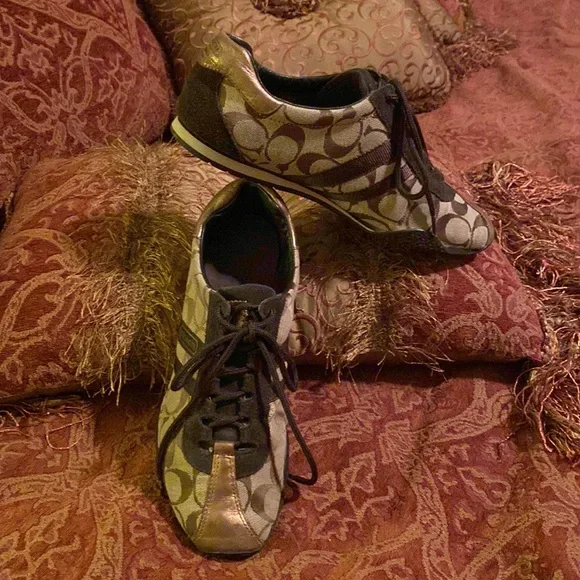 COACH - Picture 2 of 10